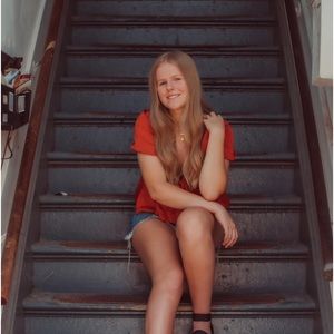 Meet your Posher, Alyssa